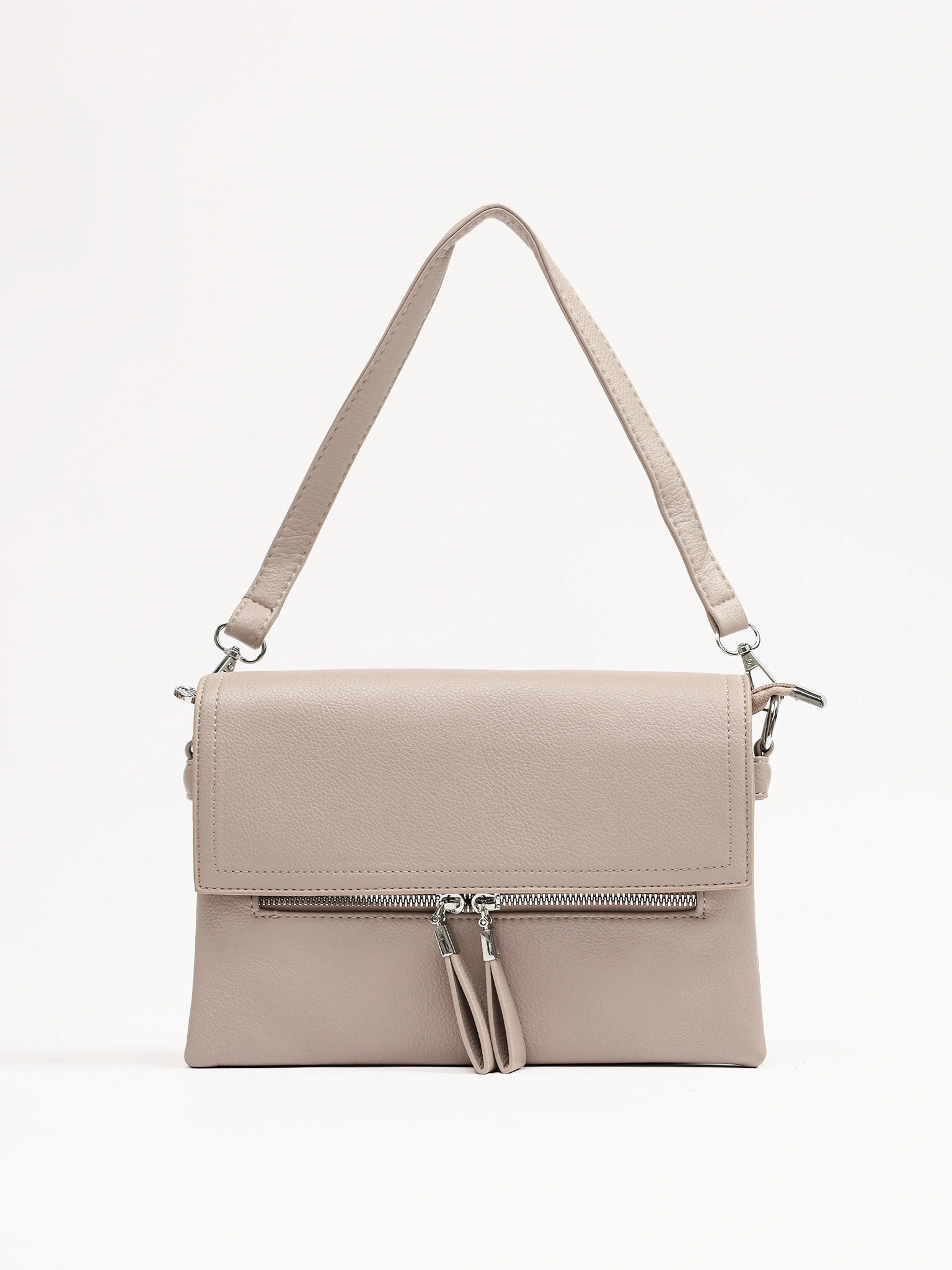 Сумка-кроссбоди со съемной ручкой и декоративными пуллерами в ассортименте